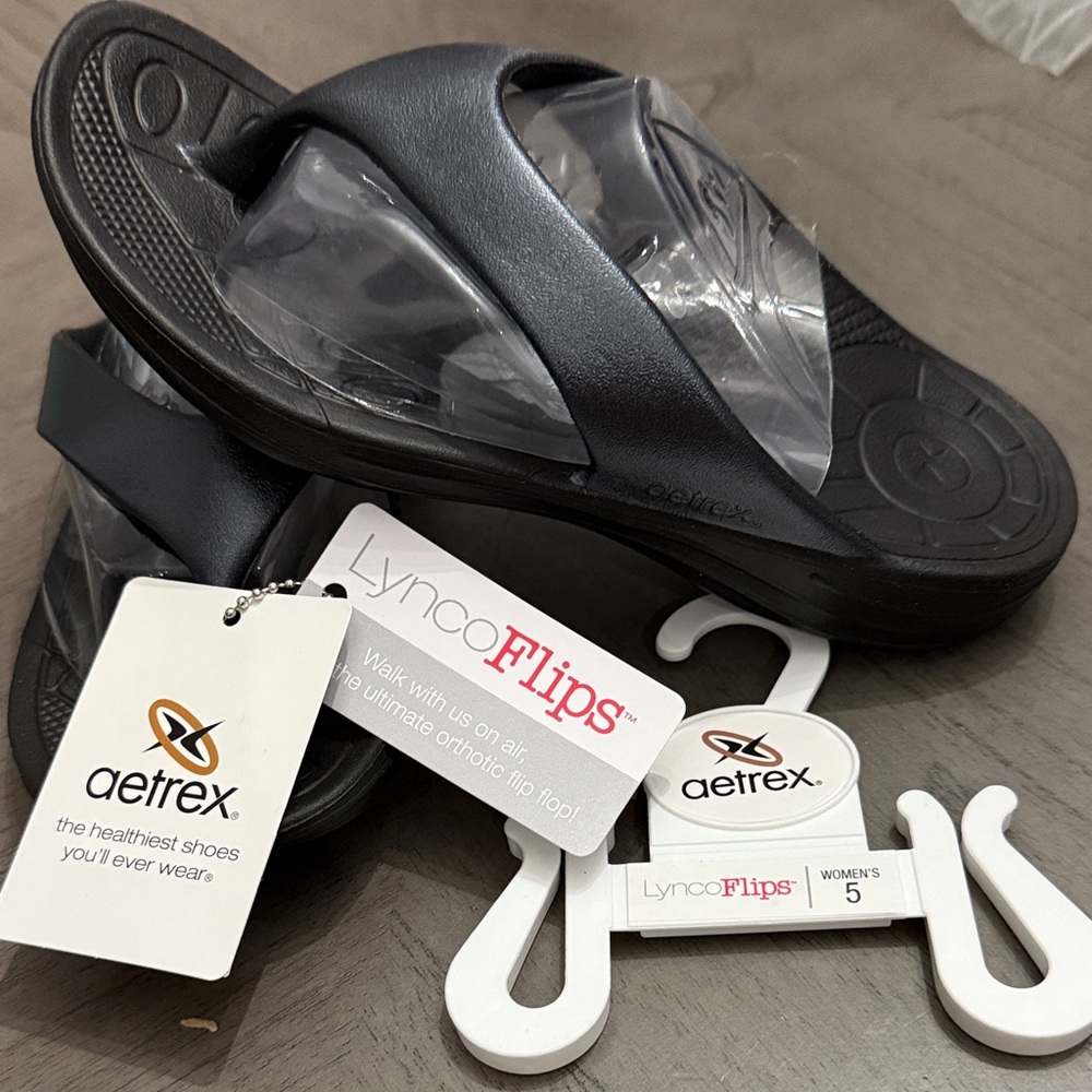 Aetrex Men's Black Flip-Flops